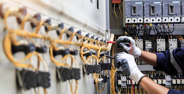 Professional Electrician technician working in Santa Monica, CA
